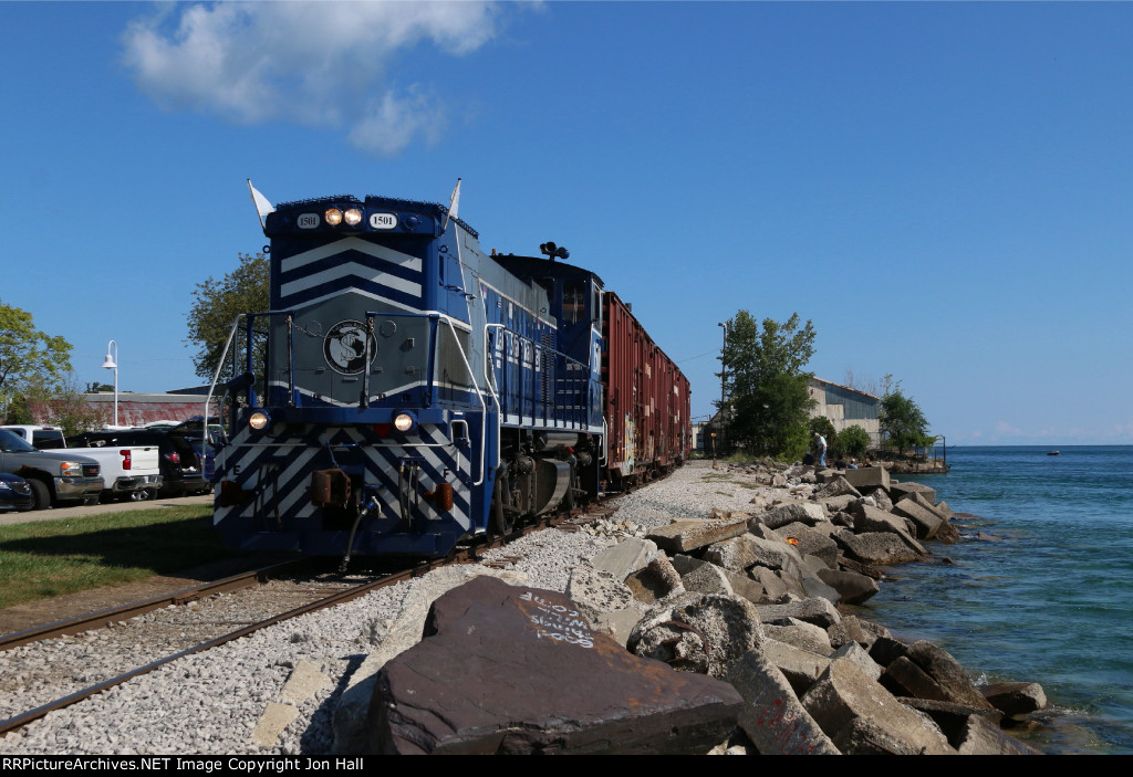 LSRC 1501 sits right up alongside the water for a moment